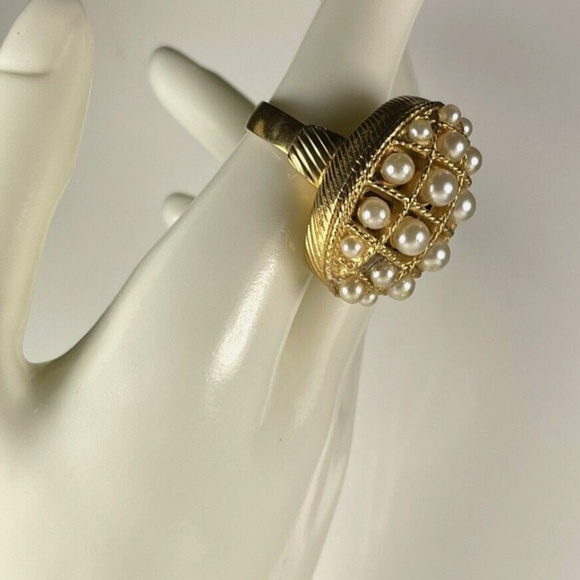 Vintage Avon ring - Picture 1 of 4